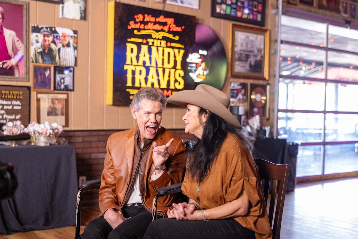 Randy Travis, Mary Travis; Photo by Maddie Ormand x Warner Records Nashville