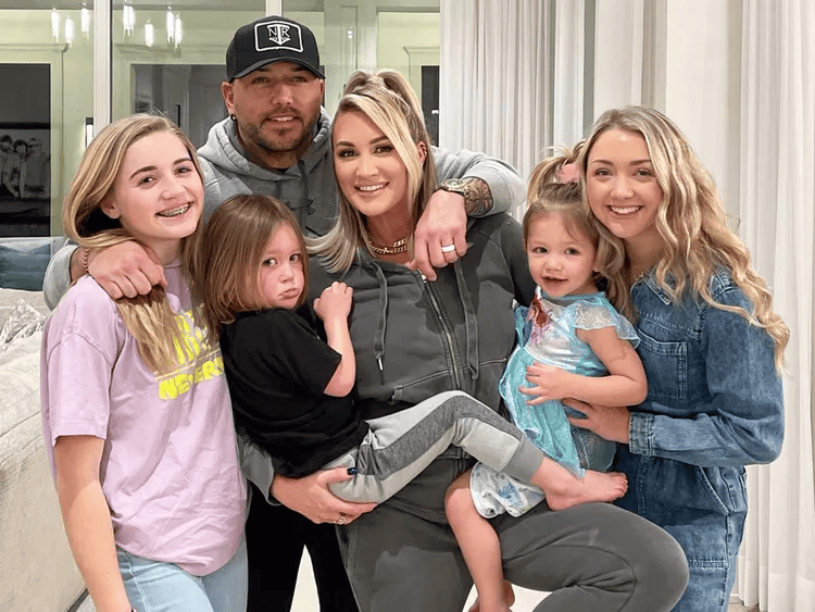 Jason Aldean with Family; Photo via Instagram