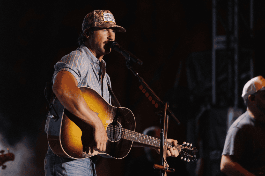 Riley Green at Country Splash; Photo by @daniel.pressplay