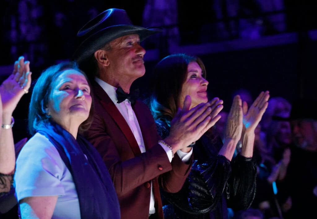 Tim McGraw Fights Back Tears While Honoring His Mom, Faith Hill and Daughters During Hall of Fame Speech