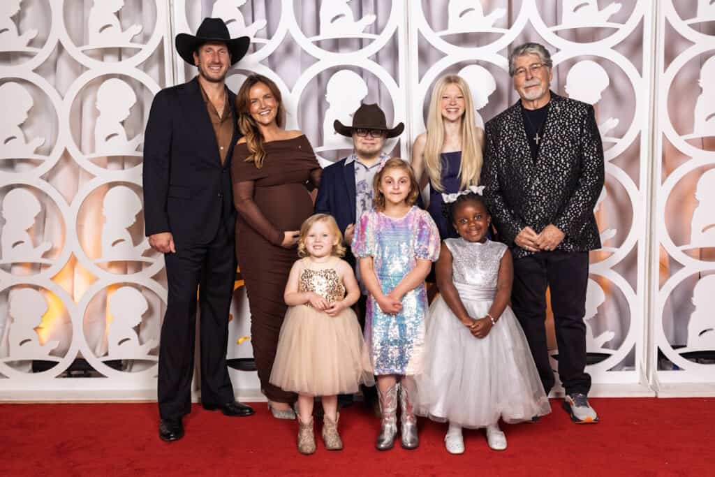 Russell and Kailey Dickerson + Randy Owen + St. Jude Patients Photo credit_ ALSAC +St. Jude Children’s Research Hospital