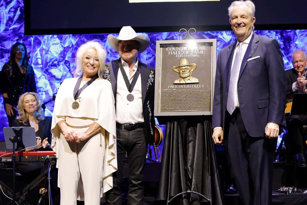 Tanya Tucker, Paul Overstreet and Museum CEO, Kyle Young; Photo by Jason Kempin/Getty Images for Country Music Hall of Fame and Museum